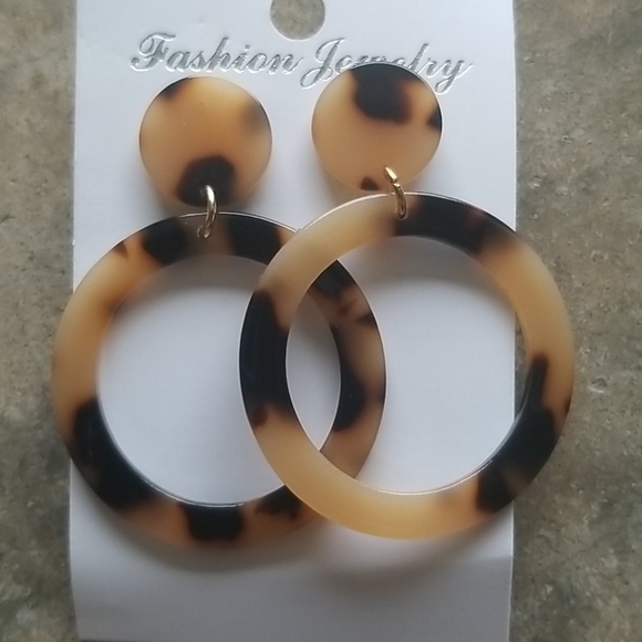 Earrings - Picture 1 of 2